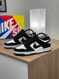 NIKE SB LOW PANDA